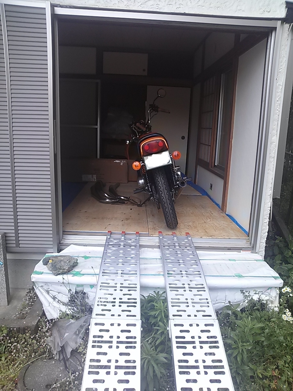 自転車 家 の 中 に 置く